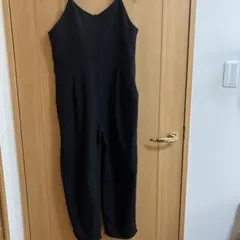 黒のサロペット