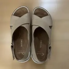Clarks TRIGENIC クロスベルトサンダル ベージュ23.5cmのサムネイル