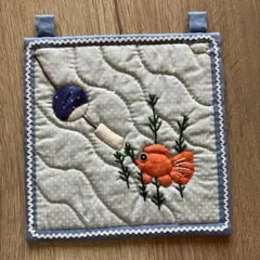 パッチワーク ハンドメイド タペストリー 金魚と風鈴の刺繍 キルティング