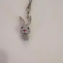 クリスタルウサギチャーム ストラップ付き