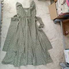 【新品・未着用】ワンピース　キャミワンピース　フリーサイズ　フラワー