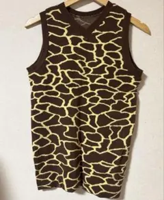 キリン柄ノースリーブニットベスト