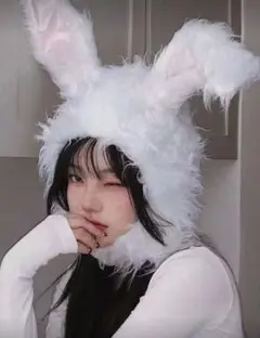 ウサギの耳付きファー被り物