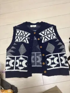 ネイビー 幾何学模様 ニットベスト