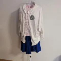 半袖Tシャツと長袖パーカーとスカートのセット
