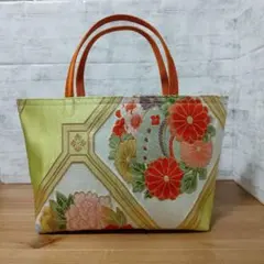 帯リメイク少し大きめバッグ黄緑に菊と牡丹 　　生地薄め　柔らか