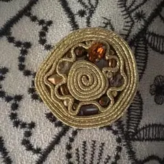 ハンドメイド　軽い　ブローチ