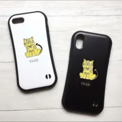 スマホケース　iPhone12 トラ　グリップケース　可愛い