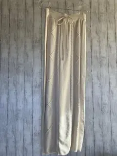 クリーム色ニットスリットロングスカート