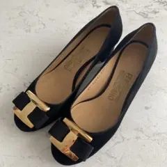 Ferragamoパンプス