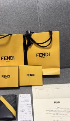 新品FENDI三つ折り財布のサムネイル