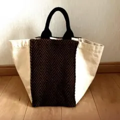 アイボリーとブラウンのキャンバスハンドバッグ