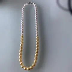 ゴールドとホワイトのパールネックレス