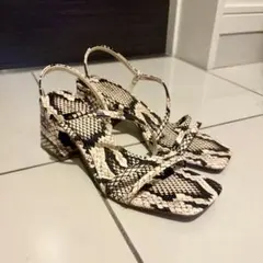 ZARA サンダル パイソン ヘビ柄のサムネイル