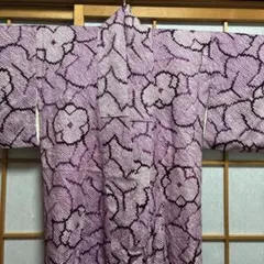 総絞り着物、美しい紫色系、新品美品、指差し淡いシミ1.5㎝有パーティーお出かけ着のサムネイル