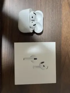 AirPods4本体 ホワイト 充電ケース付きノイキャン有り