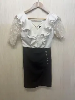 フリルレース袖タイトドレス