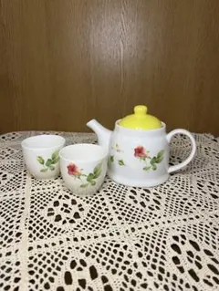 新品未使用 ティーポット & カップ セット バラ模様