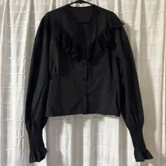 フリル付き黒長袖シャツ