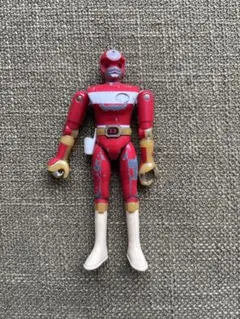 デンジマンフィギュアセット５体と超合金１体 人数分のデンジパンチやバットなど豊富なオプションが付属！食玩
