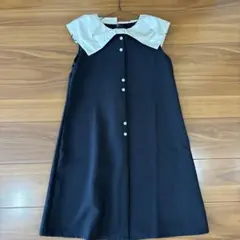 黒と白の大きな襟付きワンピース