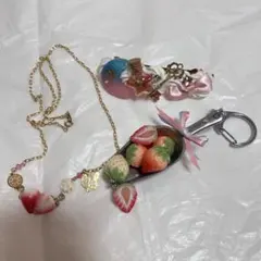 ハンドメイド作家様　いちごモチーフチャームとネックレスセット まとめ