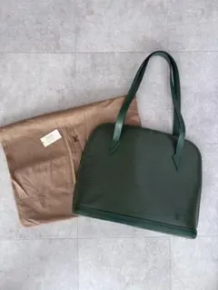 LOUIS VUITTONリュサック エピ グリーン ショルダーバッグ