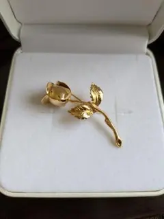 Monet　バラのブローチ