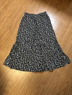 3.1 UNIQLO ポール&ジョーコラボ　小花柄ティアードロングスカート