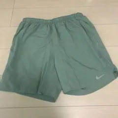Nike グリーン ショートパンツ