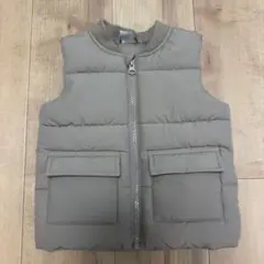 グレーの中綿ジッパーベストダウンジャケット