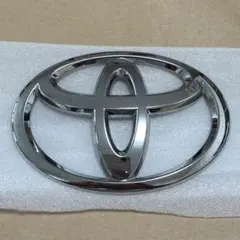 トヨタ　純正エンブレム　フロント部