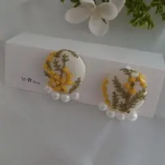 ミモザ刺繍リボン生地ピアス22ミリ