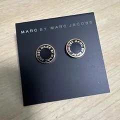 【正規】Marc by Marc Jacobs ロゴ ディスク ピアス 黒x紅金のサムネイル