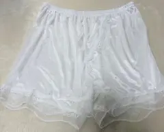 ホワイト　サテン　スリップ レース付き　ショートパンツ