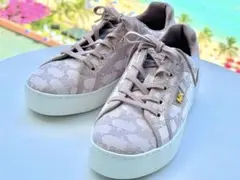 ピンク スニーカー