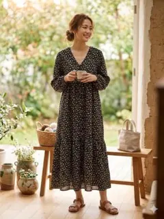 【美品】アダプトリテイリング 花柄Vネックロングワンピース