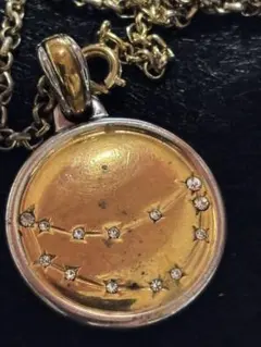 素敵　金銀コンビ色　星座？デザインペンダント長めネックレス頭からかけられる長さ