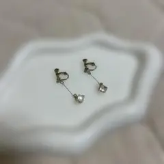 シンプルなフック式イヤリング