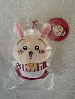 ちいかわレストラン　うさぎ　ホール担当なマスコット