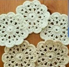 レース編みドイリー