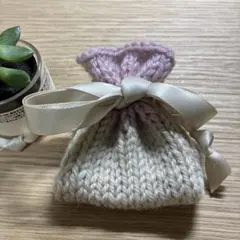 ニット巾着袋 クリーム色と薄いピンクのサムネイル