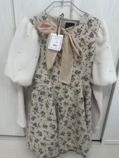 花柄ベージュワンピースのサムネイル