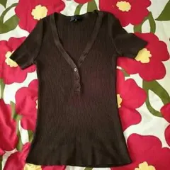 美品☆UNTITLED  ＶネックＴシャツ