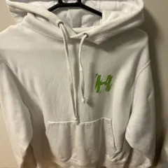 ホワイトパーカー 緑色デザイン