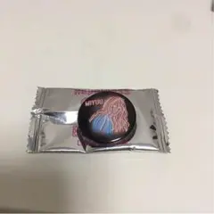 happiness 缶バッチ