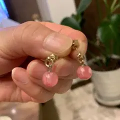 ピンクビーズの貝殻型ペンダント