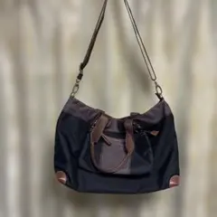 ショルダーバッグ 黒と茶色のコンビネーション