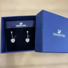 スワロフスキーイヤリング　ハート型