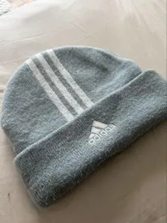 adidas ニット帽 ビーニー グレーのサムネイル